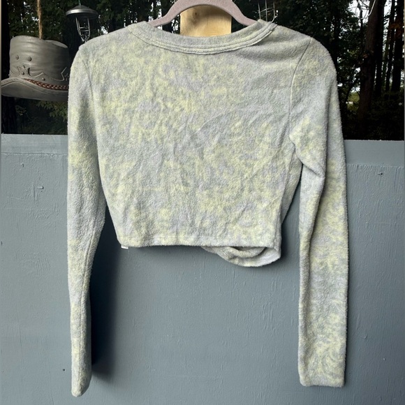 Urban Outfitters Light Gray Knit Top - Picture 2 of 4